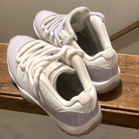 , Barely worn&still intact , only a few scratches on side barely visible - Picture 2 of 2